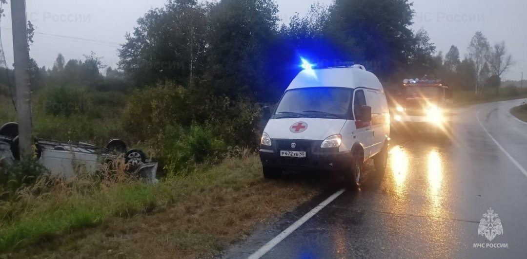 Спасатели МЧС принимали участие в ликвидации ДТП в Хвастовичском районе, с. Красное